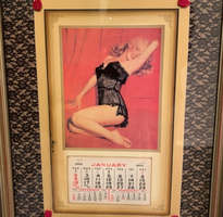 Marilyn Monroe calendar with lace